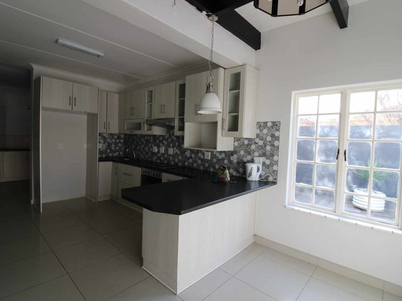Cosy Cottage style home with wooden finishes! - Photo 2