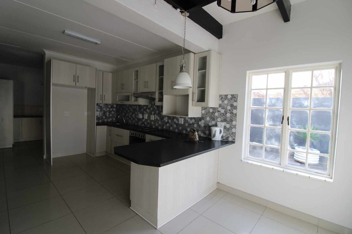 Cosy Cottage style home with wooden finishes! - Photo 2