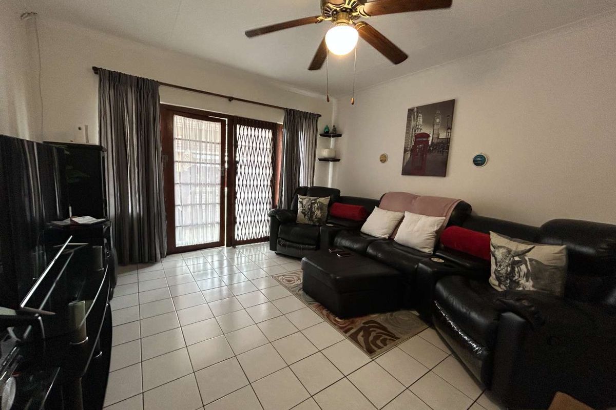 Charming Townhouse in a Well-Managed Complex - Photo 3