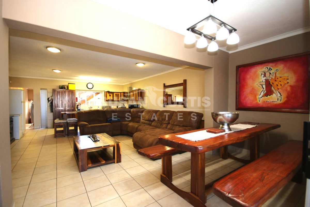 4 Bedroom Townhouse - Photo 4