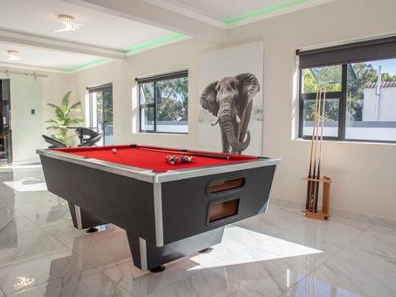 Prime Investment Meets Luxury Lifestyle - Photo 10