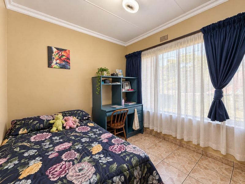 Spacious Family Home with 2-Bedroom Flatlet & Income Potential - Photo 7