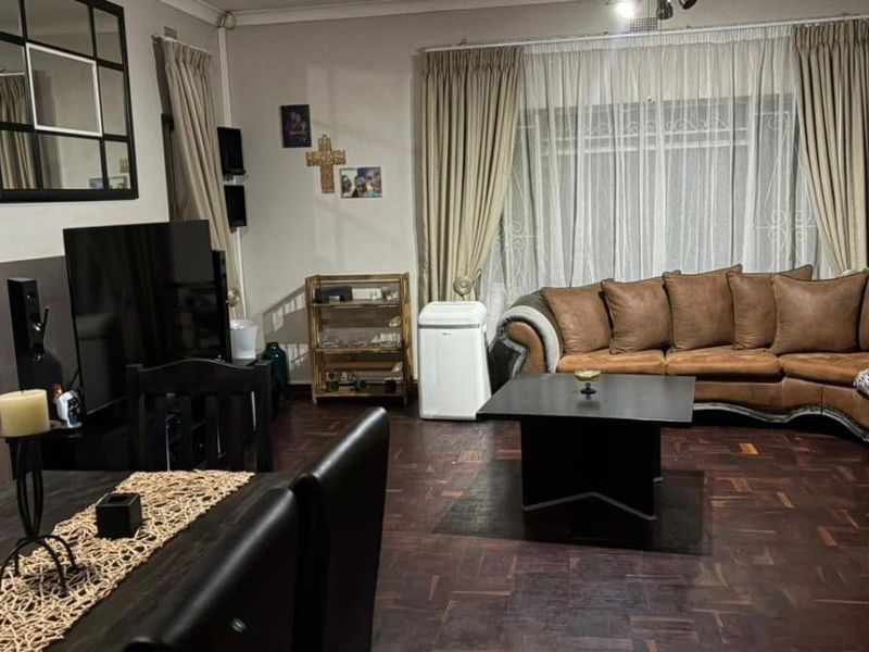 Neat & Well-Maintained 3-Bedroom Family Home in Hurlyvale, Edenvale - Photo 2