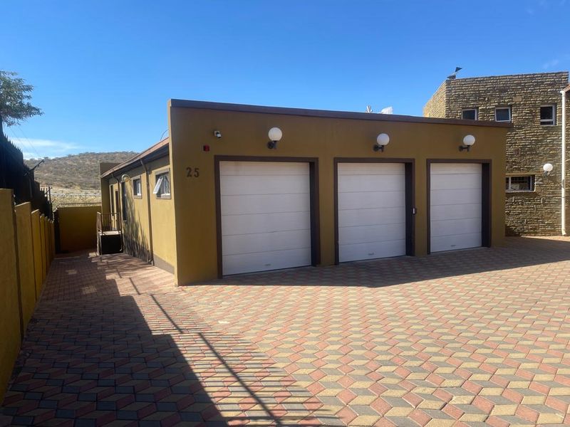 FOR SALE- HOUSE WITH 8 BEDROOMS IN OLYMPIA , WINDHOEK, NAMIBIA, IDEAL FOR EMBASSIES - Photo 2