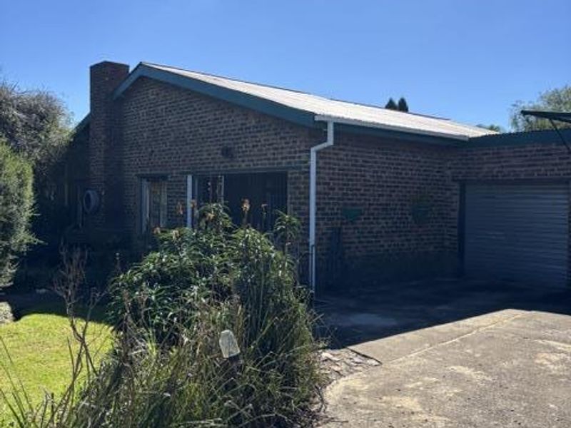 IDEAL HOUSE FOR A FAMILY - Photo 2