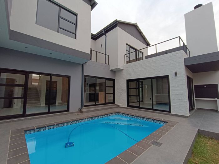 Property #2502540, House For Sale in Midstream Estate