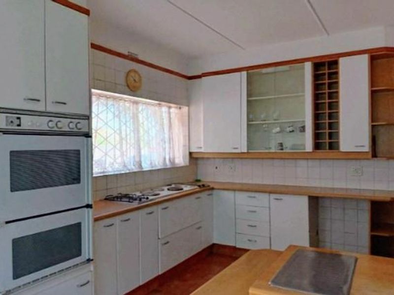 Four Bedroom Family Home To Let In Lombardy East - Photo 2