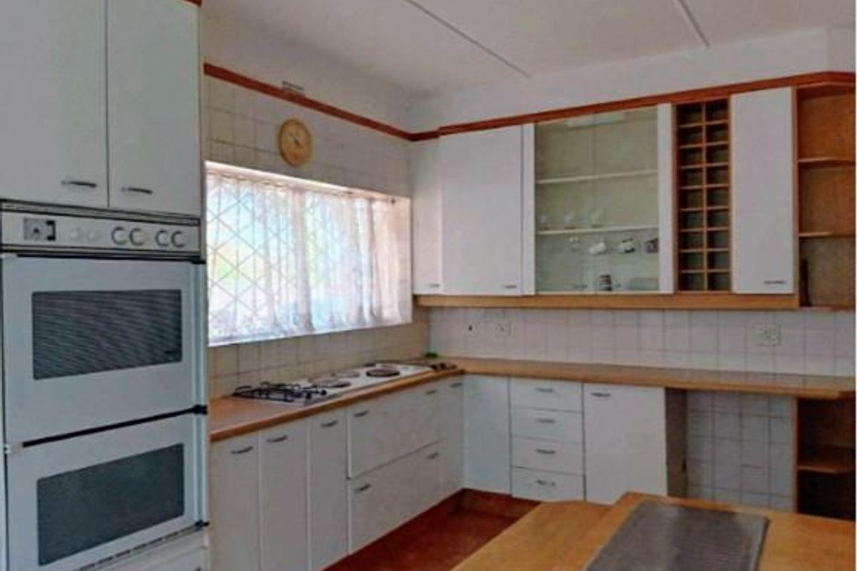 Four Bedroom Family Home To Let In Lombardy East - Photo 2