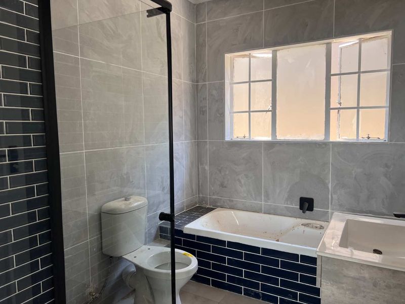 Fully Renovated Cluster Unit on Trinity School Doorstep - Photo 2