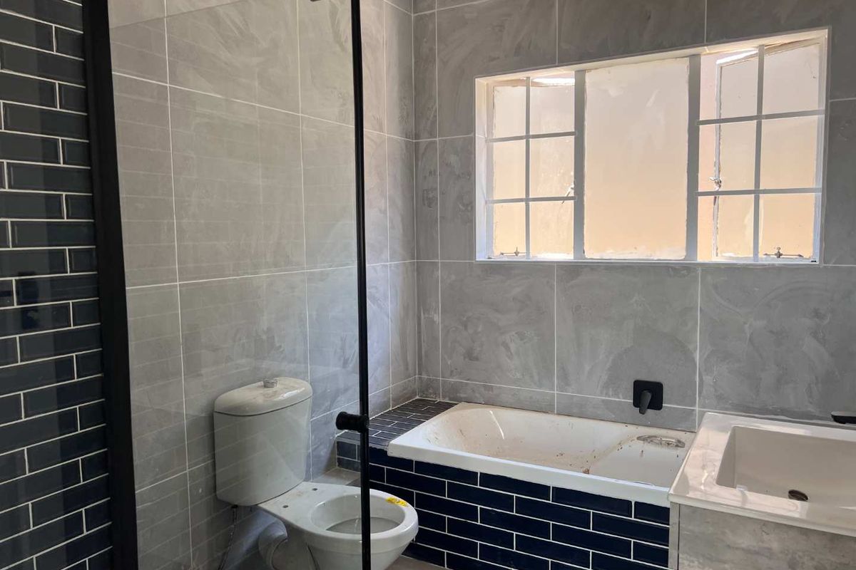 Fully Renovated Cluster Unit on Trinity School Doorstep - Photo 2