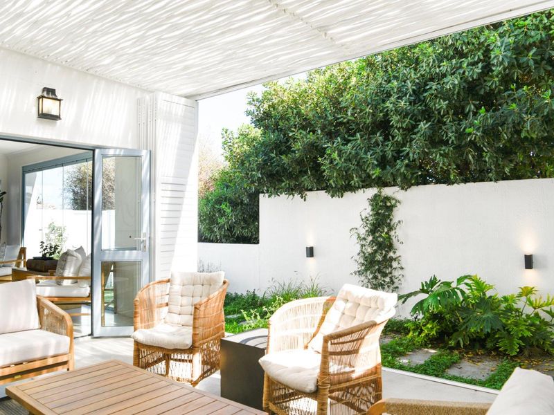 Offered furnished or unfurnished Sleek ultra modern home with stunning views . - Photo 2