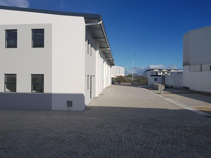 Double Volume Warehouse in Excellent Condition - Photo 3