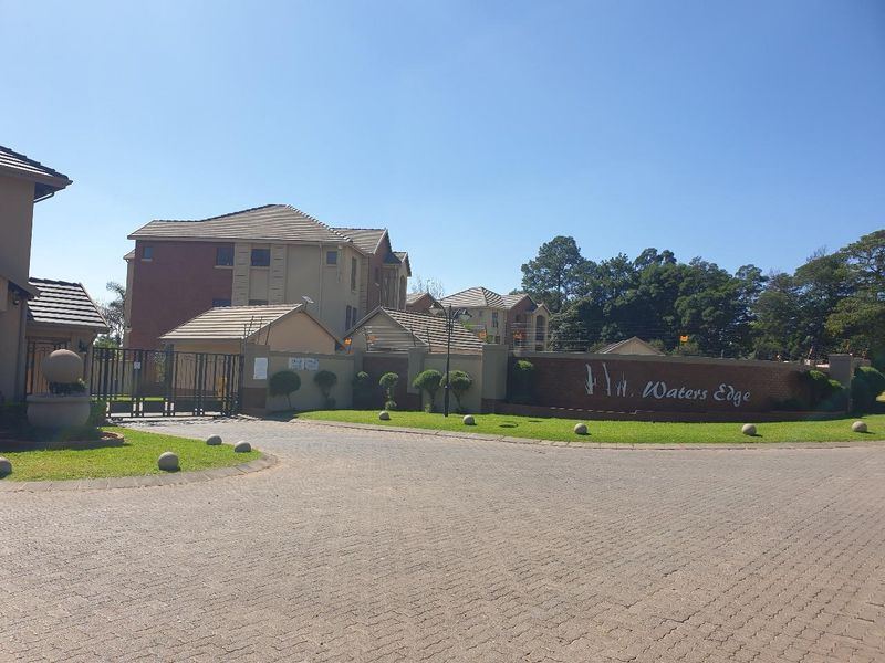 Two-Bedroom First Floor Apartment with a Loft for Sale in Waters Edge, Benoni - Photo 6