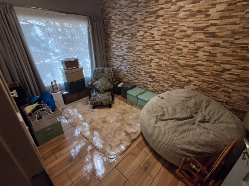 Charming Hillside Family Home with Cottage – Mulbarton - Photo 8