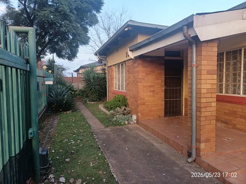 3 Bedroom family home with 13 back rooms For sale! - Photo 2