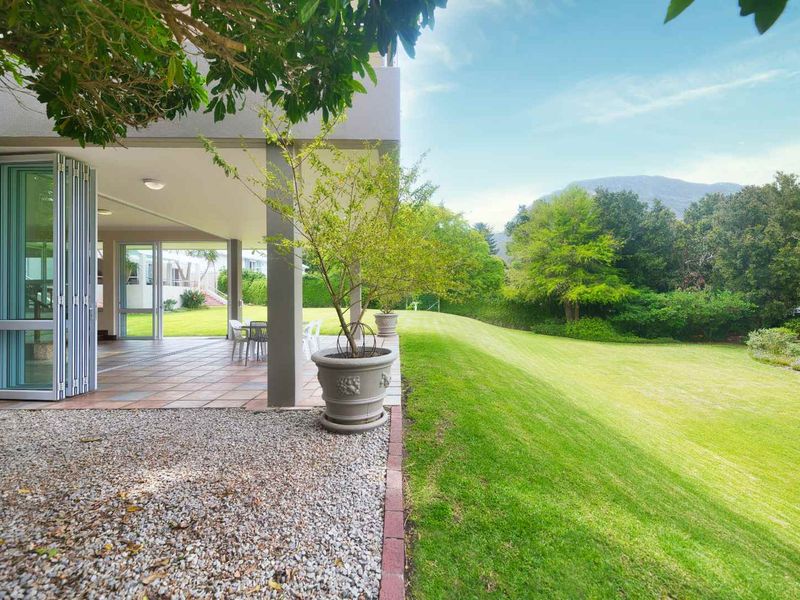 AN EXTRAORDINARY HOME - Photo 8