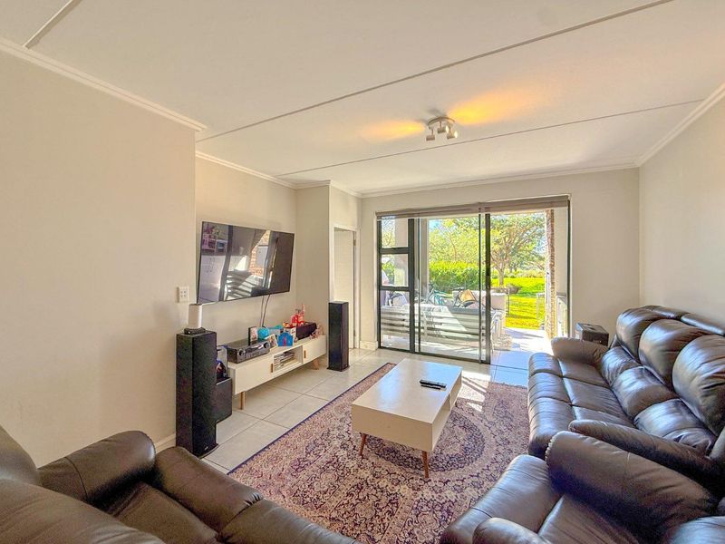 Luxurious 3-Bedroom Ground Floor Unit in Whistling Thorns - Photo 6