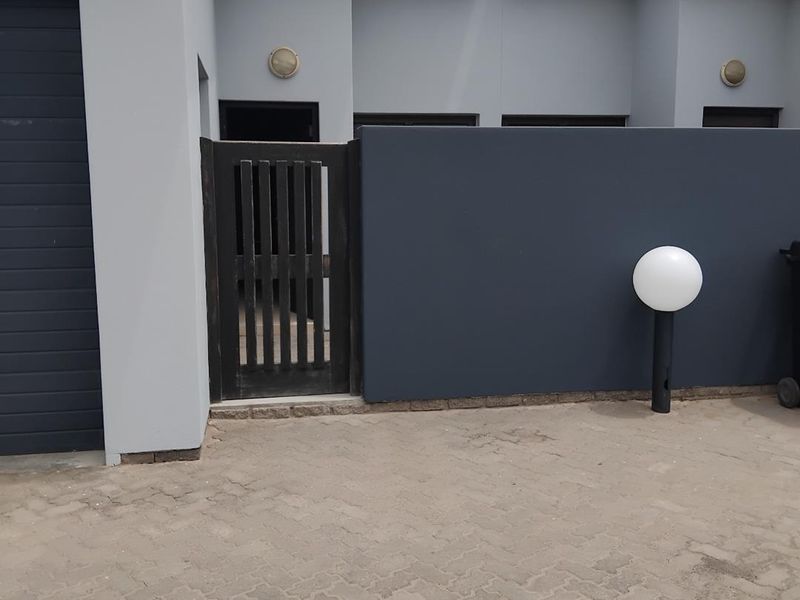 2 bedrooms Townhouse in Fairways Estate - Photo 2