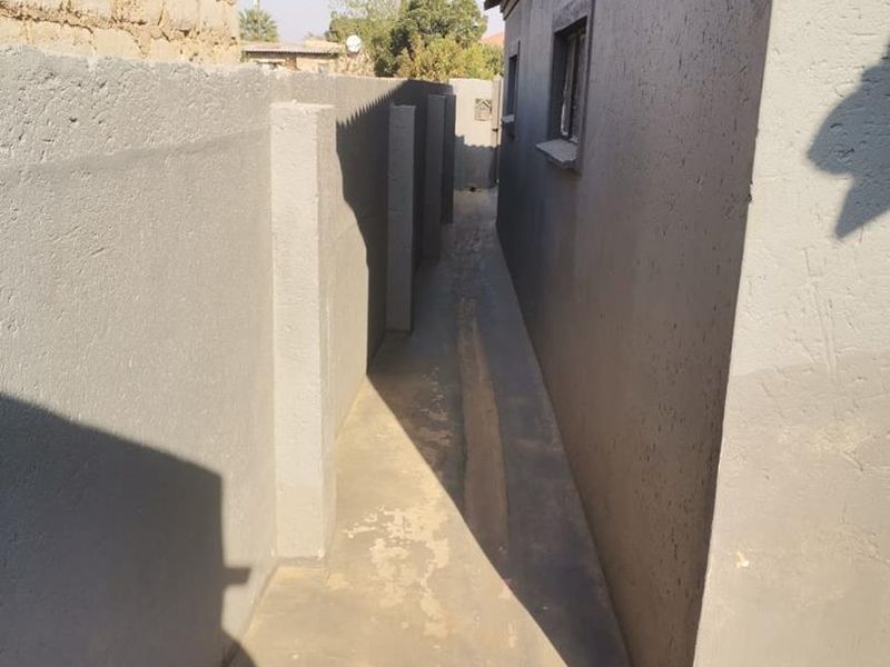 3 bedrooms house for sale in Soshanguve V - Photo 6