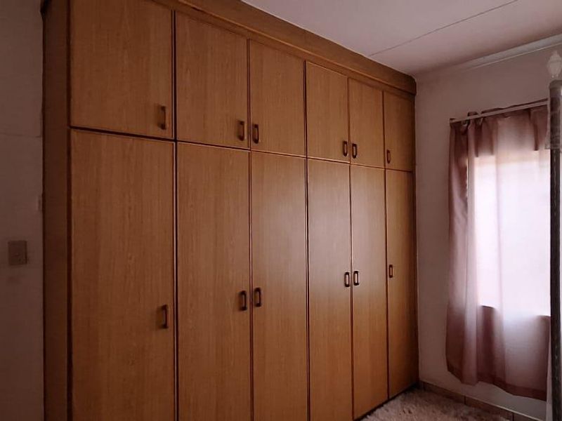 "Khomasdal: 3-Bed Family Home + 2-Bed Flat!" - Photo 6