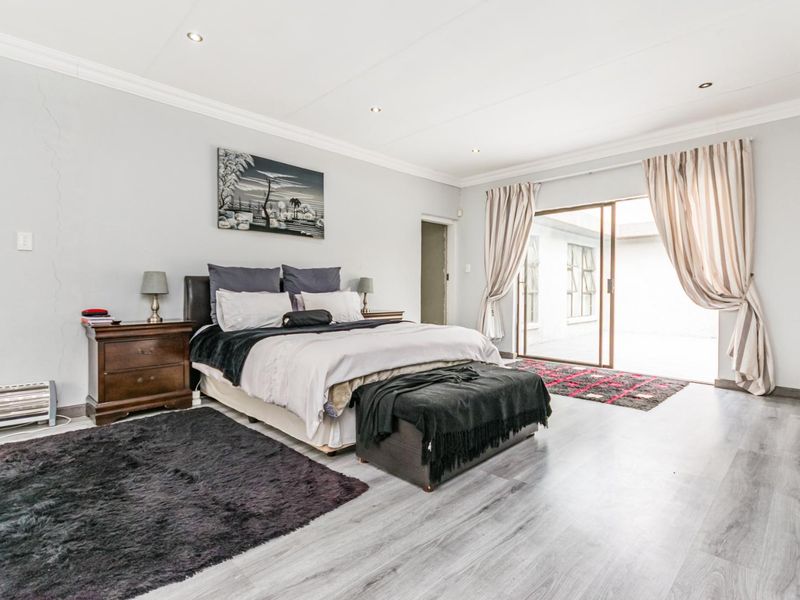 Exquisite Family Home in Sought-After Ontdekkerspark - Photo 8