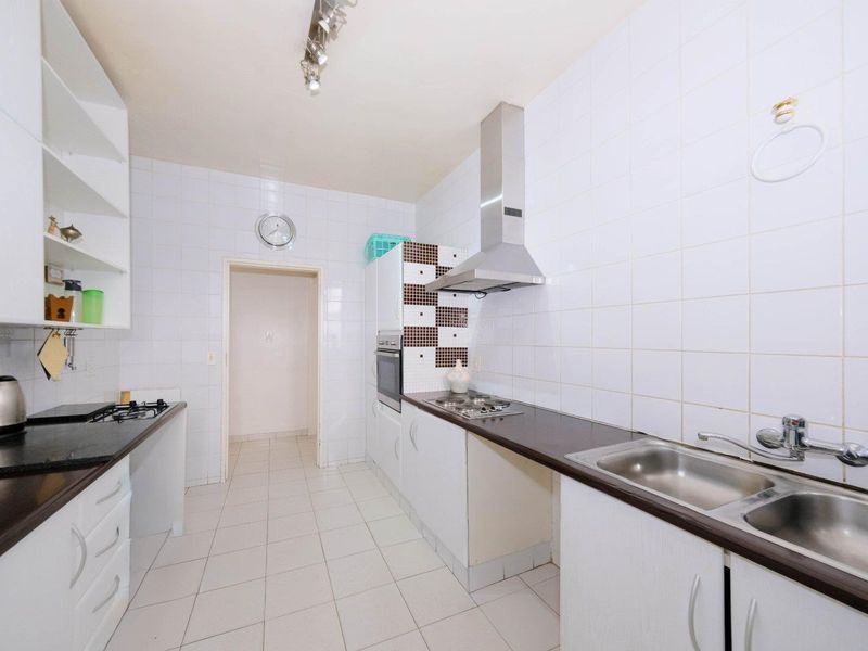 Exciting new find in this sought after complex Chartwell! - Photo 8