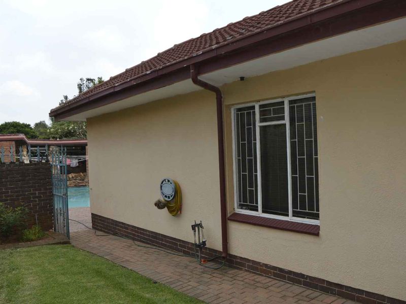 A Home That Tells Two Stories - Photo 6