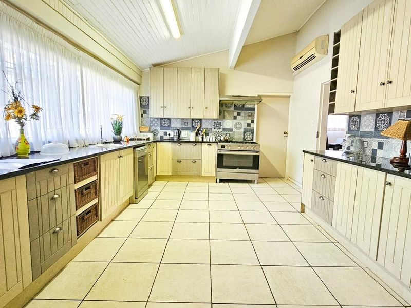 Elegant Family Home in Lynnwood Glen – Perfect for Entertaining - Photo 4