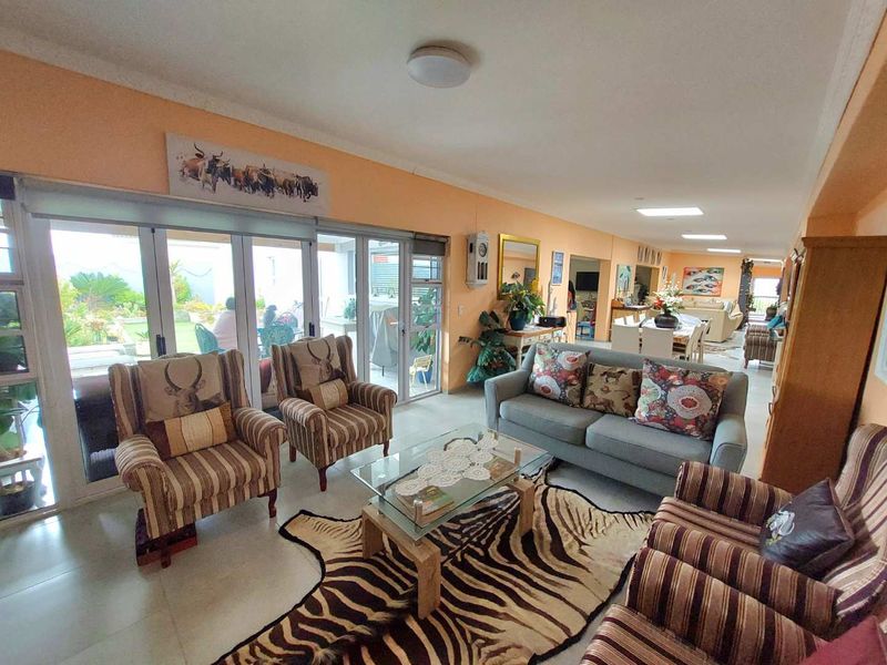 Spacious Family Home with Separate Flat - Photo 5