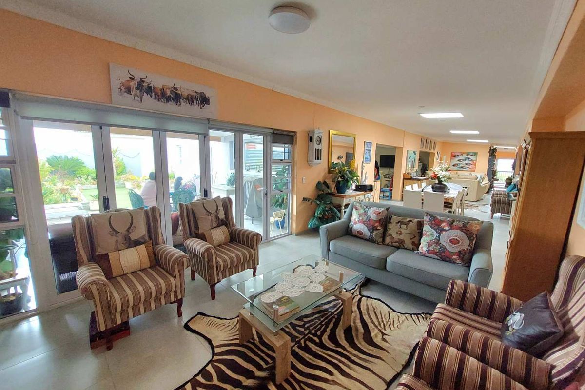 Spacious Family Home with Separate Flat - Photo 5