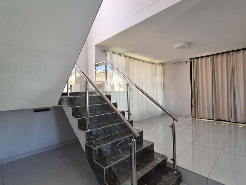 A Home That Defines Excellence - To Let in Kleine Kuppe - Photo 4