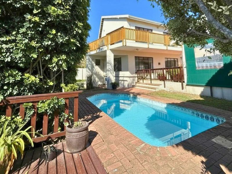 Spacious Coastal Home with Exceptional Potential in Kenton-on-Sea Asking Price: R4,600,000 - Photo 3