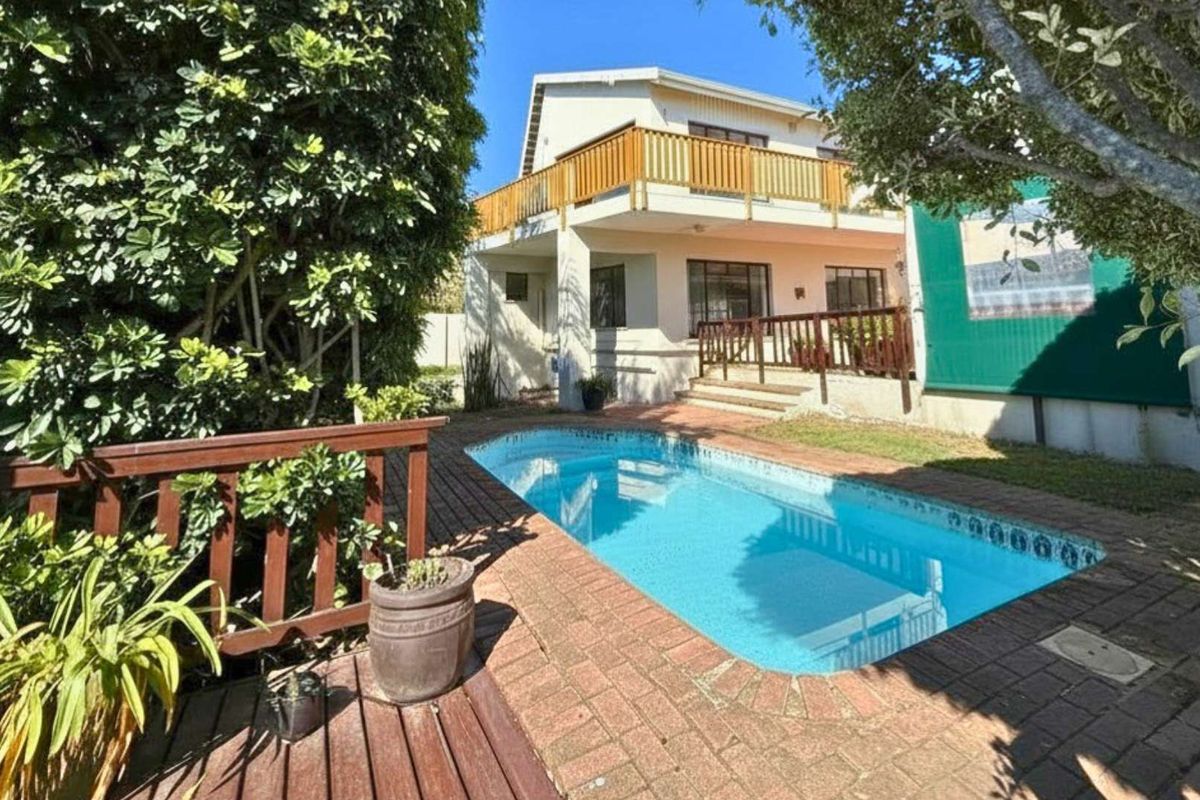 Spacious Coastal Home with Exceptional Potential in Kenton-on-Sea Asking Price: R4,600,000 - Photo 3