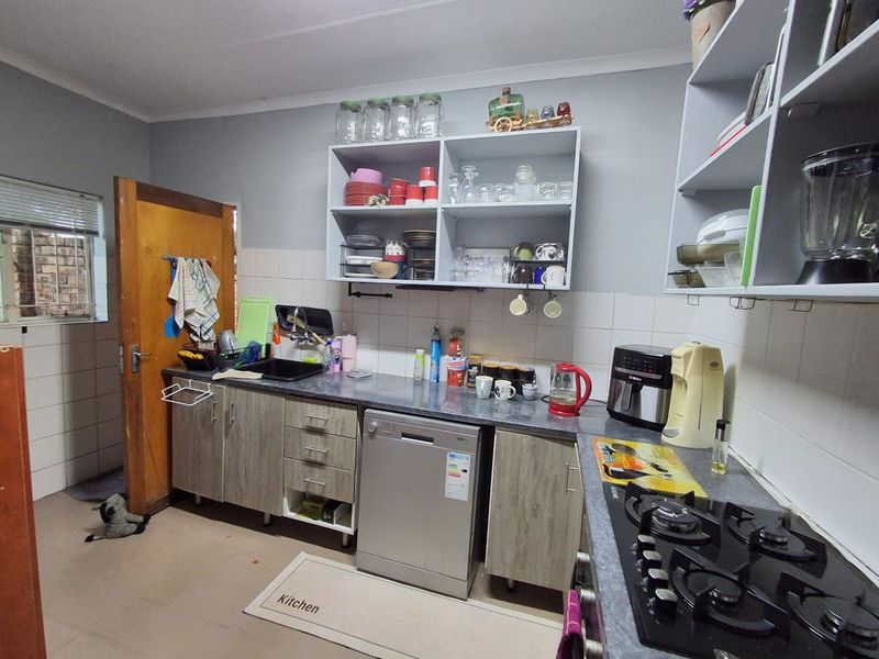 Cozy house in West Acres for sale - Photo 6