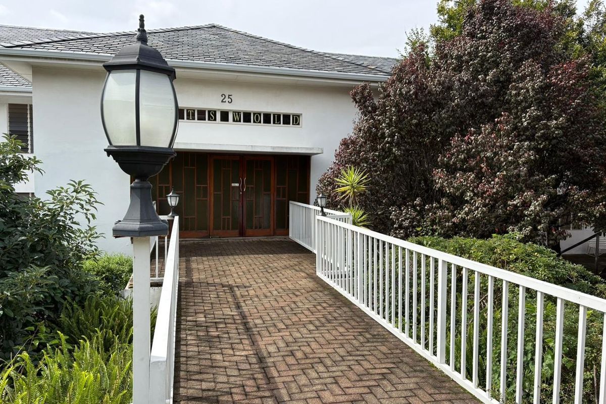 Spacious 3 bed and 2 bath apartment - Photo 2