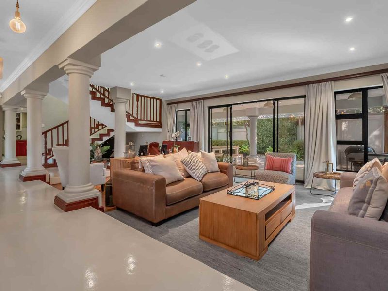 LARGE FAMILY HOME CLOSE TO GREEN BELT - Photo 2