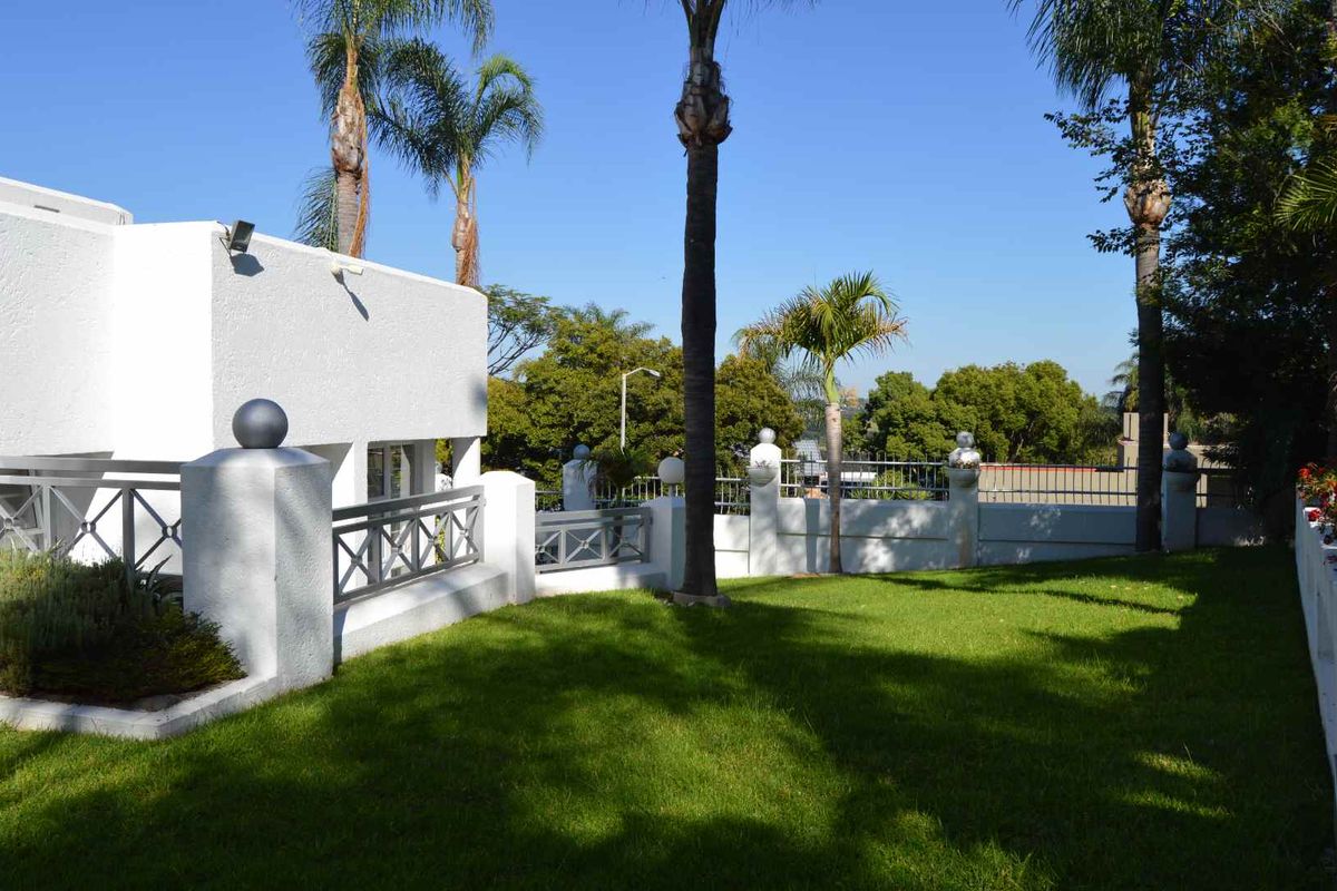 Stunning Furnished Home in Secure Estate with Breathtaking Sunset Views - Photo 4