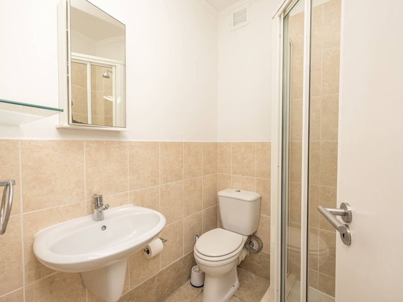 2 bedroomed apartment conveniently situated in Claremont - Photo 10