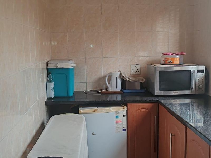 Midrand's Finest: Modern Comfort in a Serene Setting - Photo 7