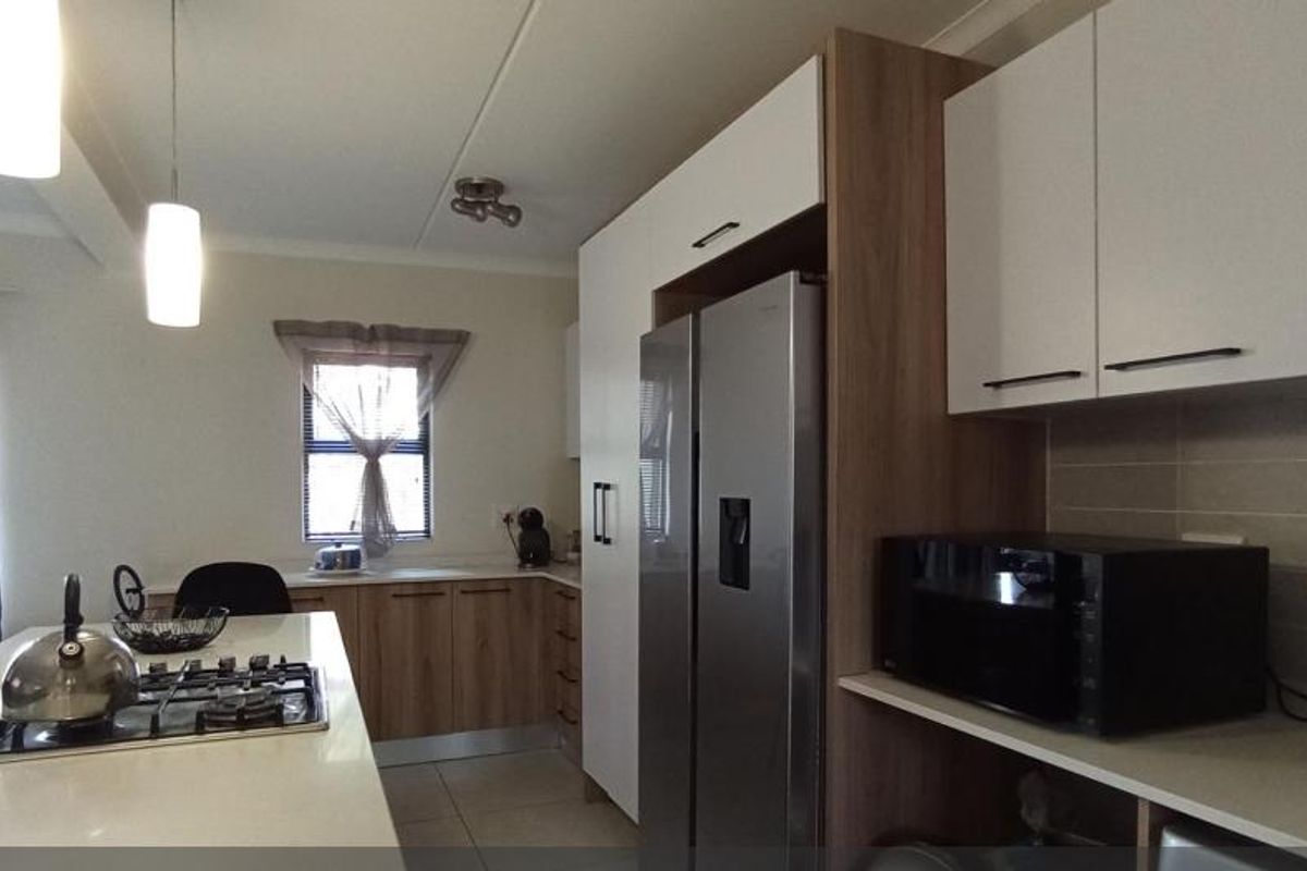Stunning Apartment In Fish Eagle View Modderfontein - Photo 5