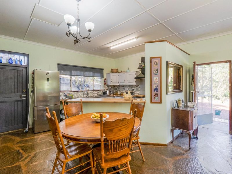 Family home with cottage - Photo 10