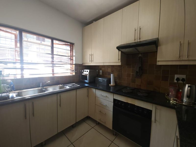 Lovely 3 bedroom unit for sale near Rob Ferreira hospital - Photo 4