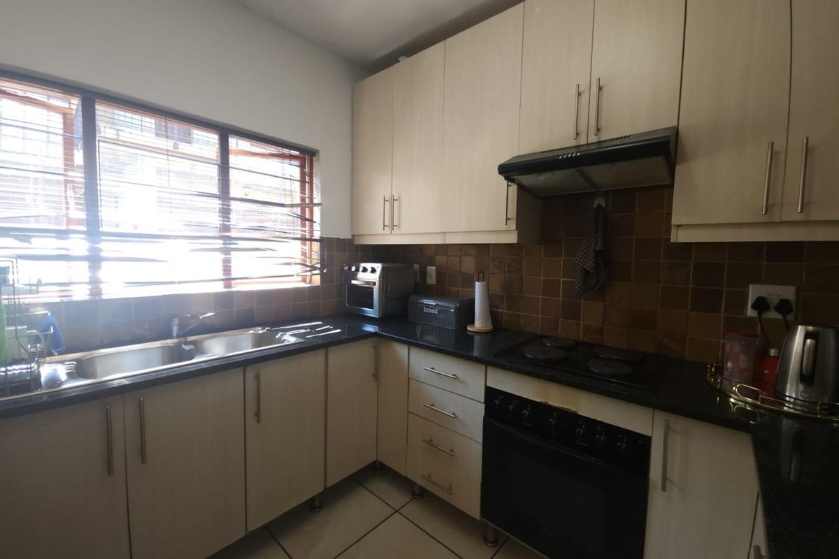 Lovely 3 bedroom unit for sale near Rob Ferreira hospital - Photo 4