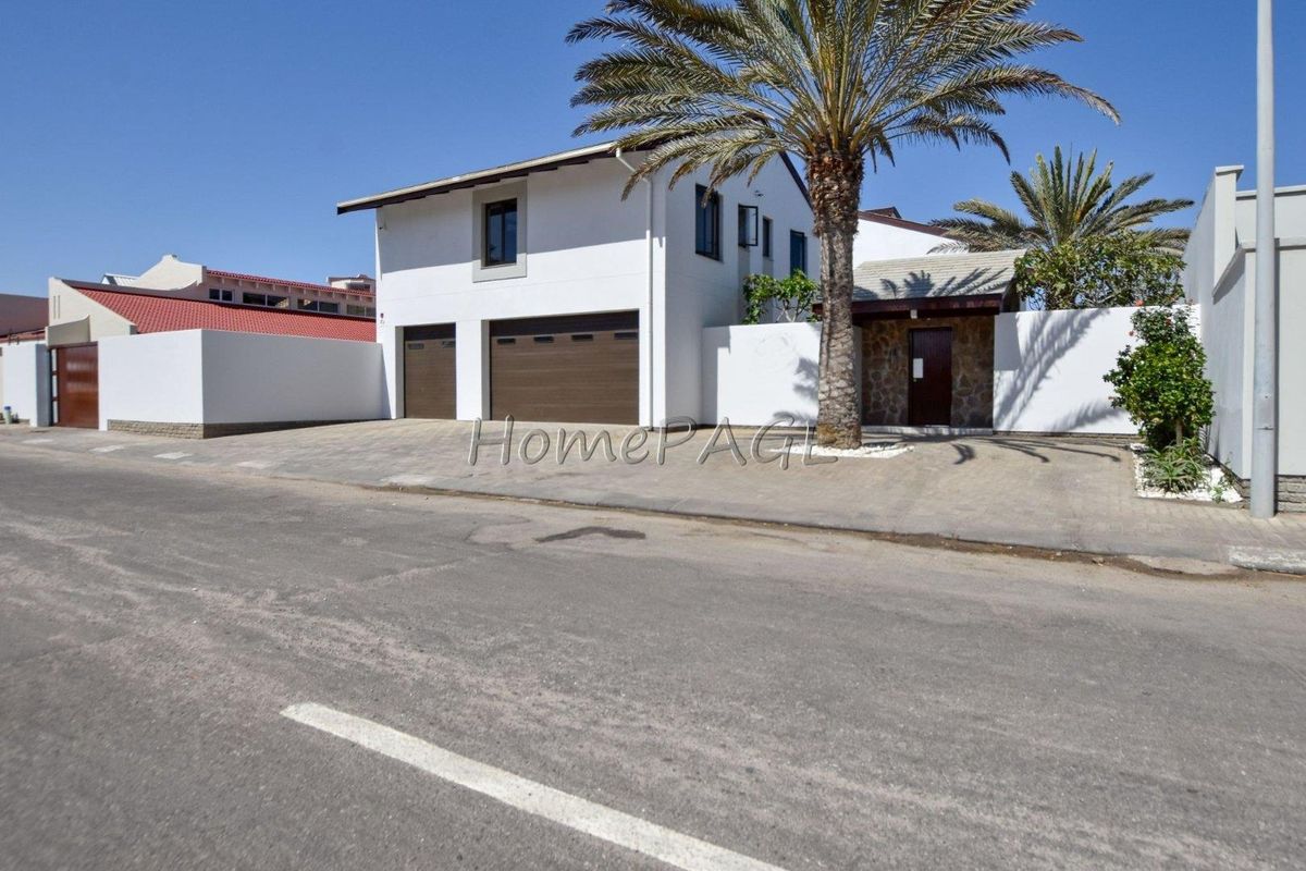 Kramersdorf:  Riverside Avenue Marvel WITH DUNE VIEWS is for Sale - Photo 2