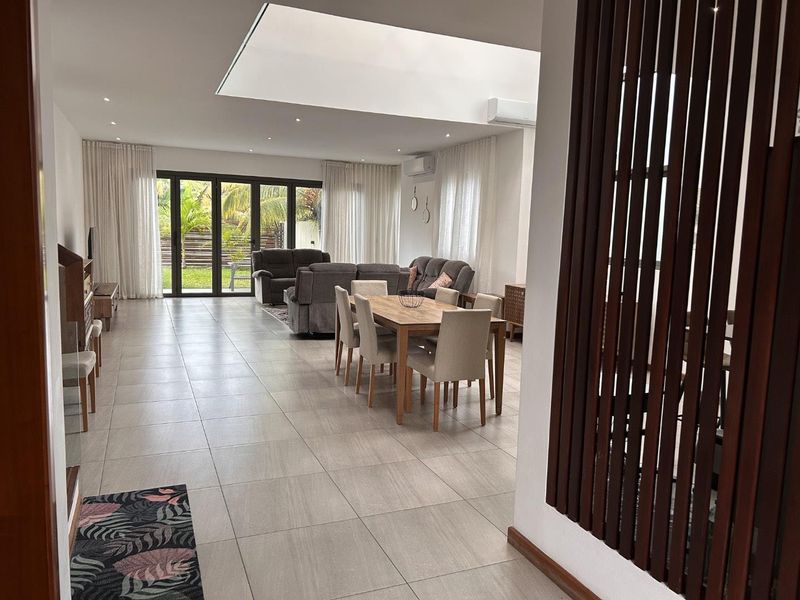 4-Bedroom Duplex Family Home with Swimming Pool - Photo 2