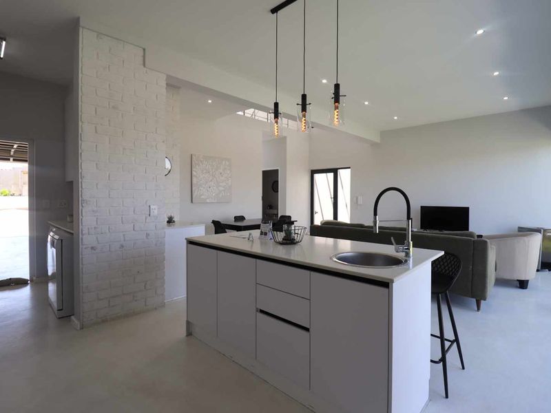 Luxury 3-Bedroom Townhouse Overlooking the Namib Dunes, Perfect Home or Airbnb Investment - Photo 5