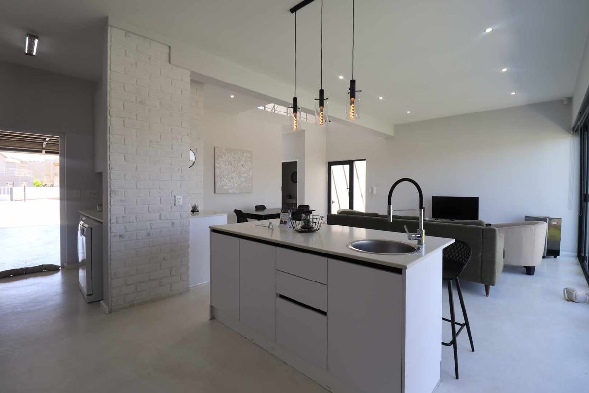 Luxury 3-Bedroom Townhouse Overlooking the Namib Dunes, Perfect Home or Airbnb Investment - Photo 5