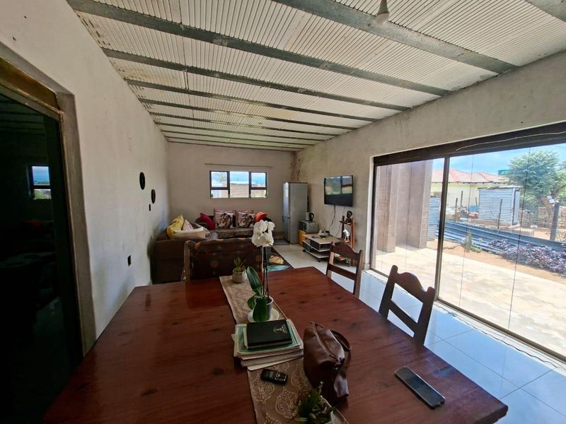 FOR SALE: Double-Storey Home in Madombidzha Zone 1, Sinthumule - Photo 4