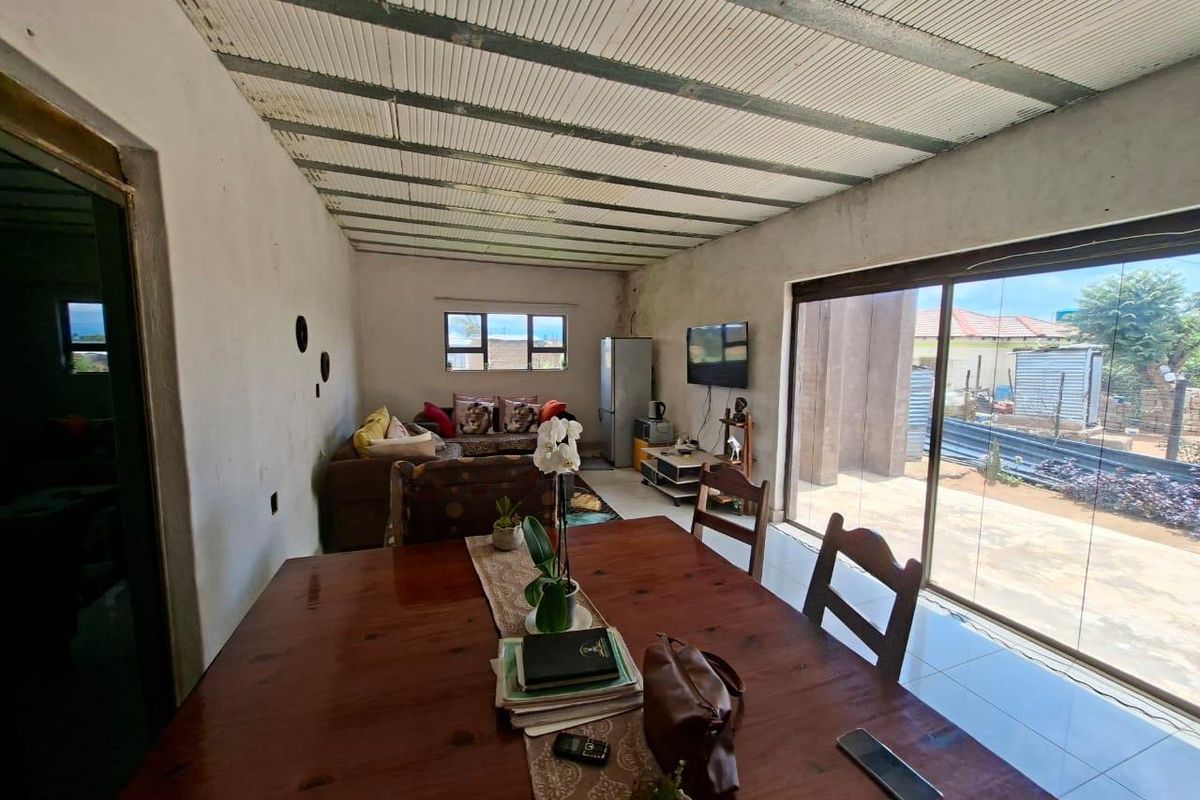 FOR SALE: Double-Storey Home in Madombidzha Zone 1, Sinthumule - Photo 4