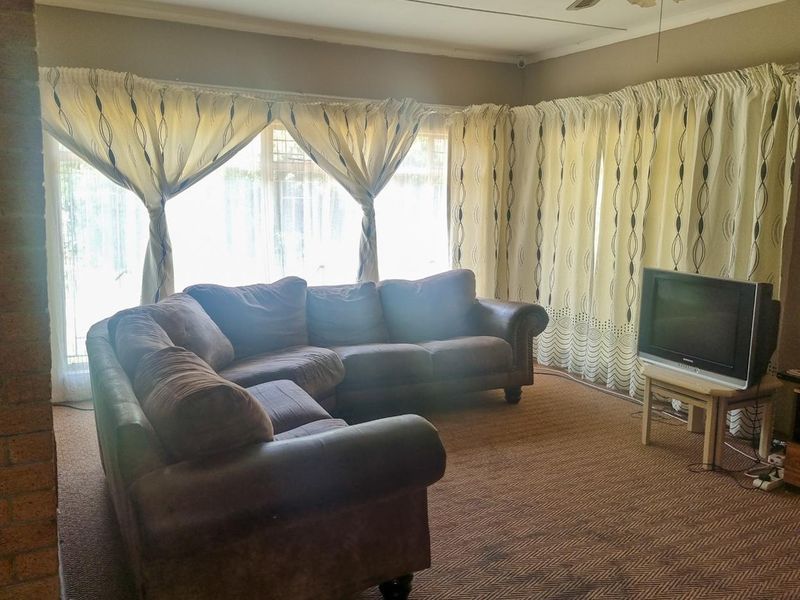 Invest Smart in Bethlehem: Spacious 4-Bedroom Opportunity! - Photo 10